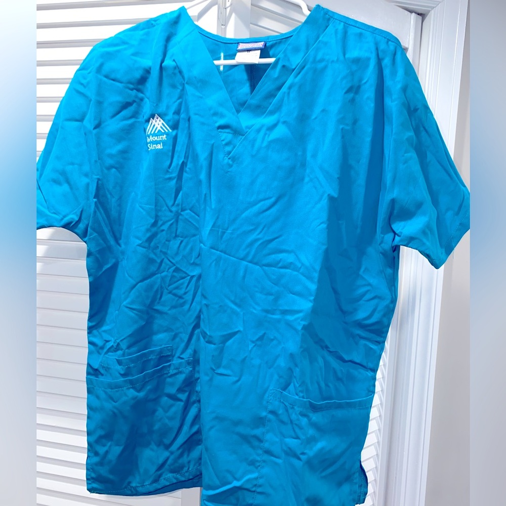 CHEROKEE SCUB TOP. SIZE M. Mount Sinai Embroidery. NEW.